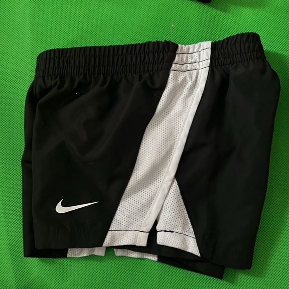 Nike - Picture 3 of 5